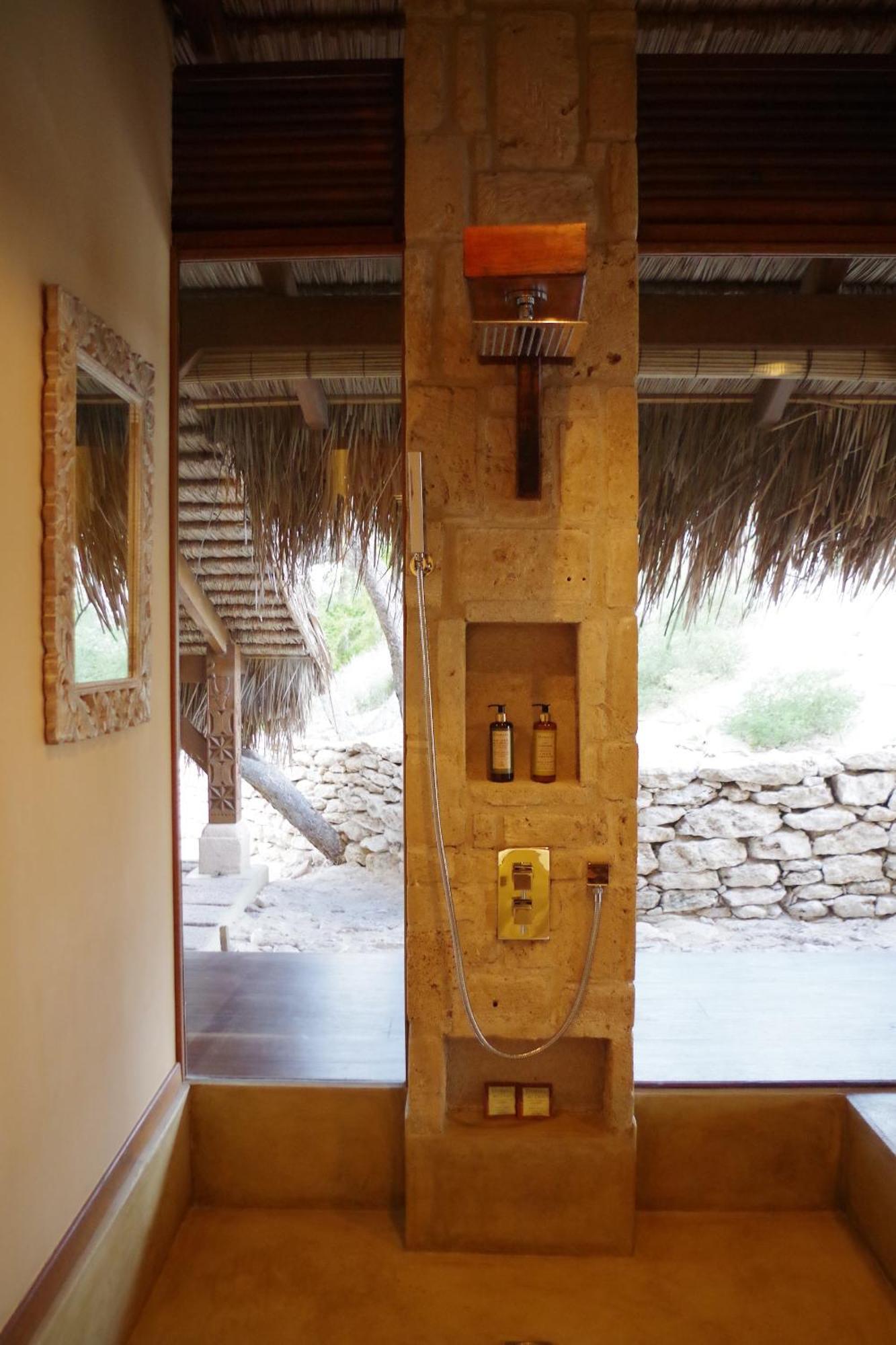 이파티 Demeure De La Compagnie Generale Des Huiles Precieuses B&B 외부 사진