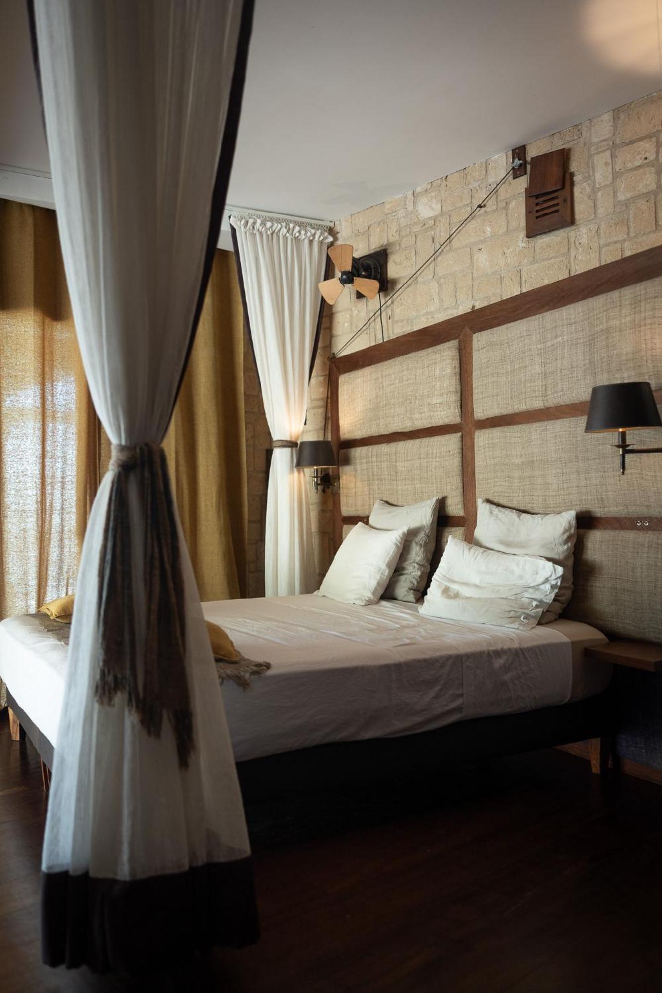 이파티 Demeure De La Compagnie Generale Des Huiles Precieuses B&B 외부 사진